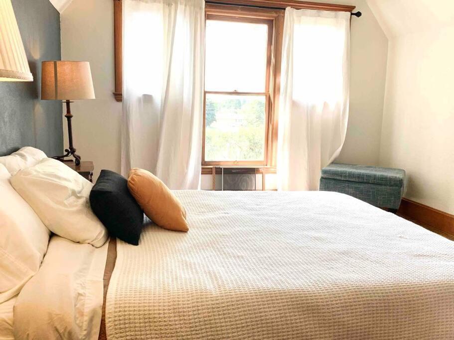 Victorian Guest Getaway-20Mins To Glacier National Park-10Mins To Airport! Кълъмбия Фолс Екстериор снимка