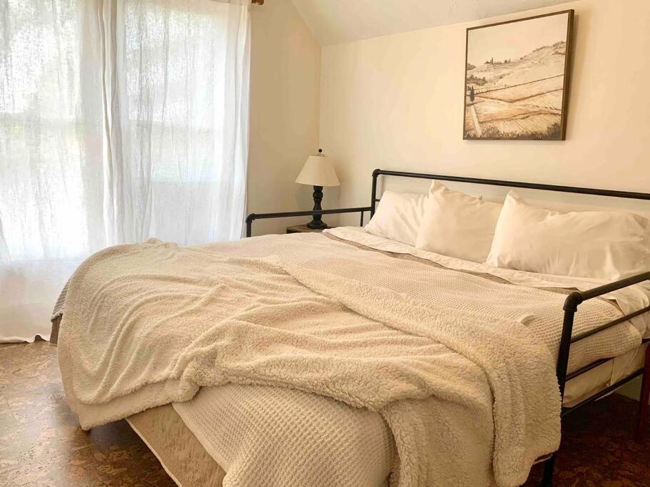 Victorian Guest Getaway-20Mins To Glacier National Park-10Mins To Airport! Кълъмбия Фолс Екстериор снимка